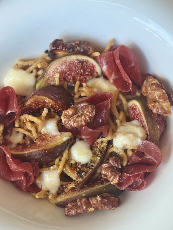 Homemade pasta with figs, bresaola & walnuts — photo 3
