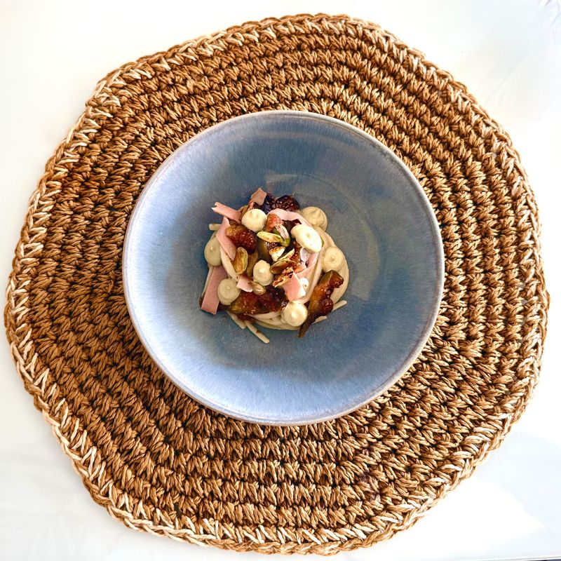 Fresh pasta, pistachio cream & ricotta, figs and mortadella — photo 2